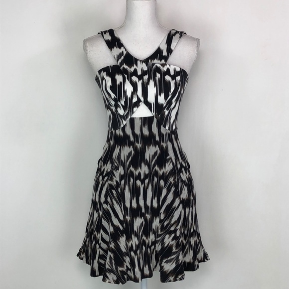 Trina Turk Dresses & Skirts - Trina Turk Keyhole Dress